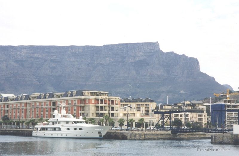 Capetown boat buildings